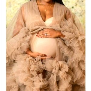 Tulle Maternity Robe with train